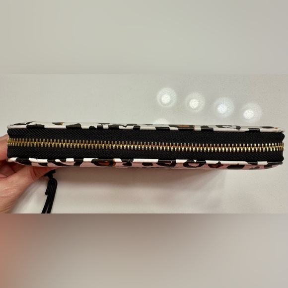EUC Betsey Johnson Heart Leopard Print Wristlet - Picture 6 of 8